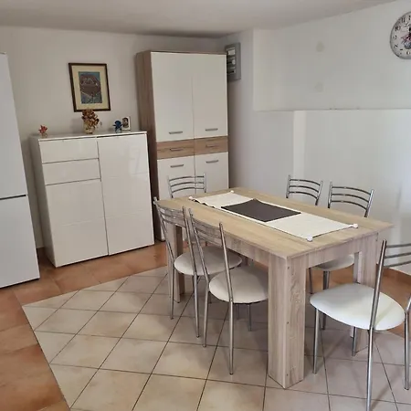 Sanda Lägenhet Novi Vinodolski